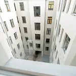 Compact - 5 Min From Bus Station *