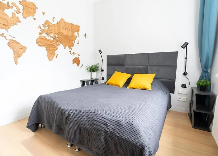 Compact - 5 Min From Bus Station *