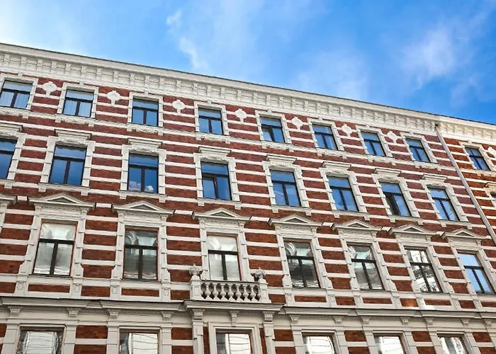 Compact - 5 Min From Bus Station *