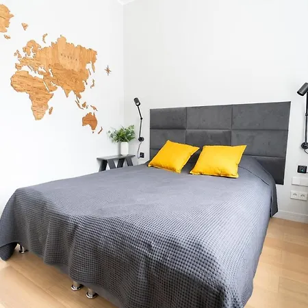 Compact - 5 Min From Bus Station *