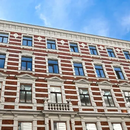 Compact - 5 Min From Bus Station *